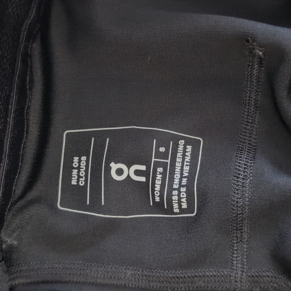 On 5" Performance 2-in-1 Women Running Short - Picture 4 of 4